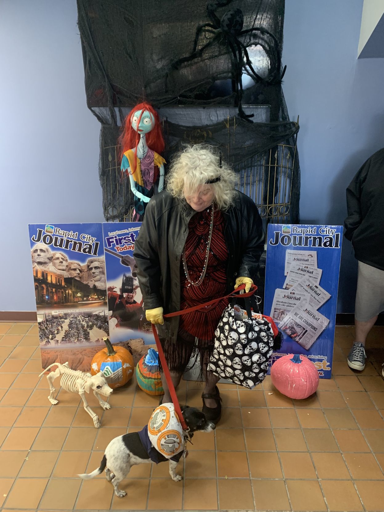 Halloween Pictures to run in Thursday's paper 066.JPG